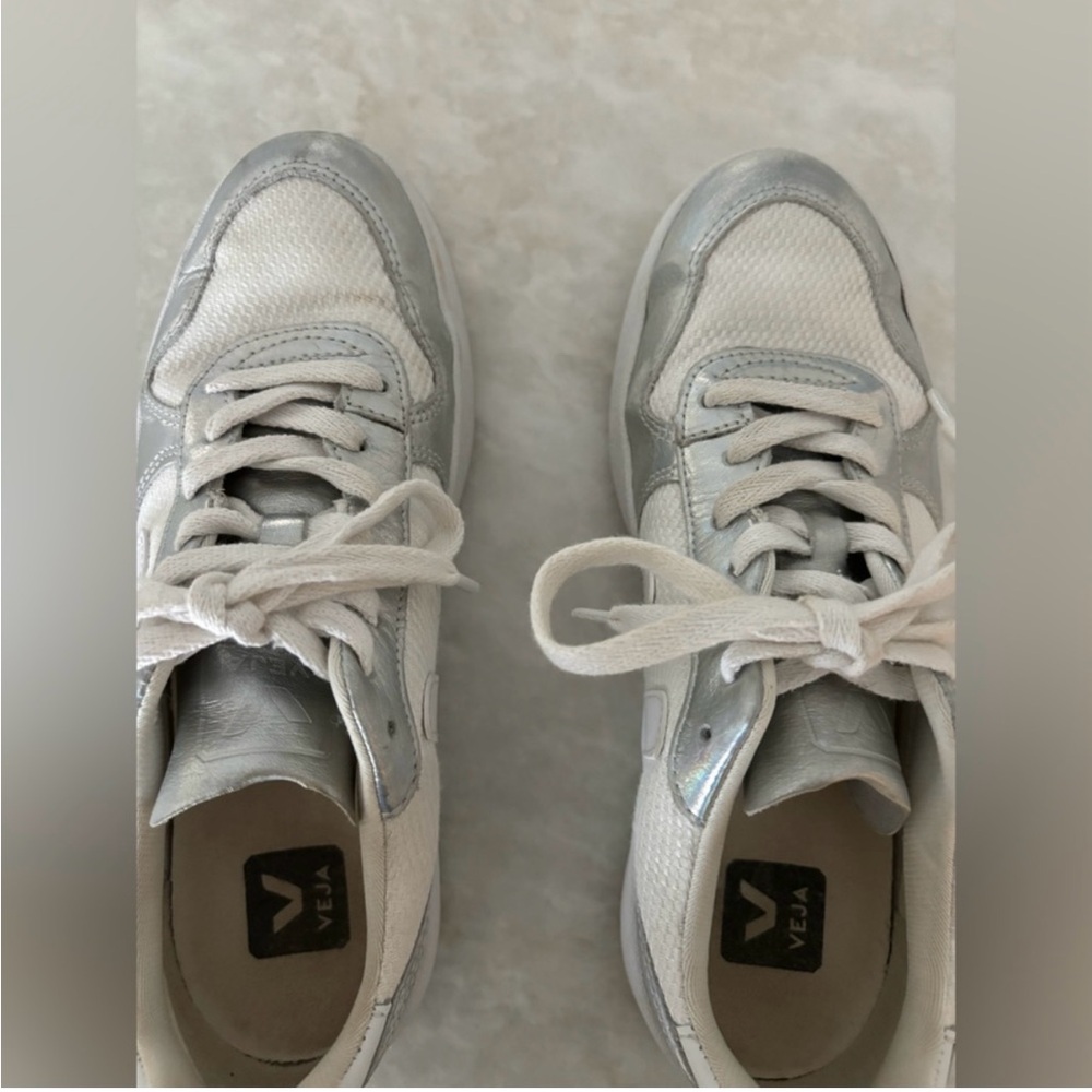Veja Women's Sneakers in White and Silver - Picture 4 of 13